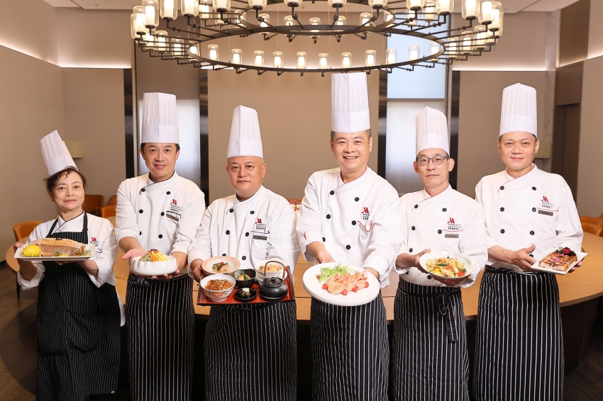 高雄萬豪酒店主廚團隊展示跨菜系創作的在地料理。圖／高雄萬豪酒店提供